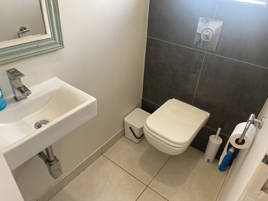 To Let 2 Bedroom Property for Rent in Van Riebeeckstrand Western Cape